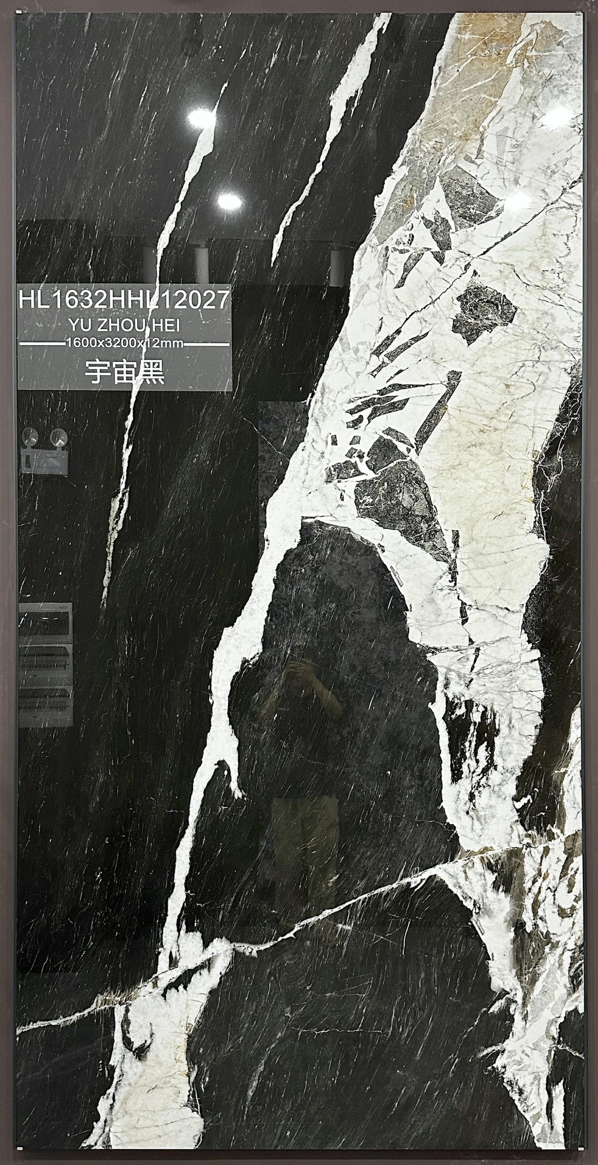 YU ZHOU HEI - صورة حقيقية