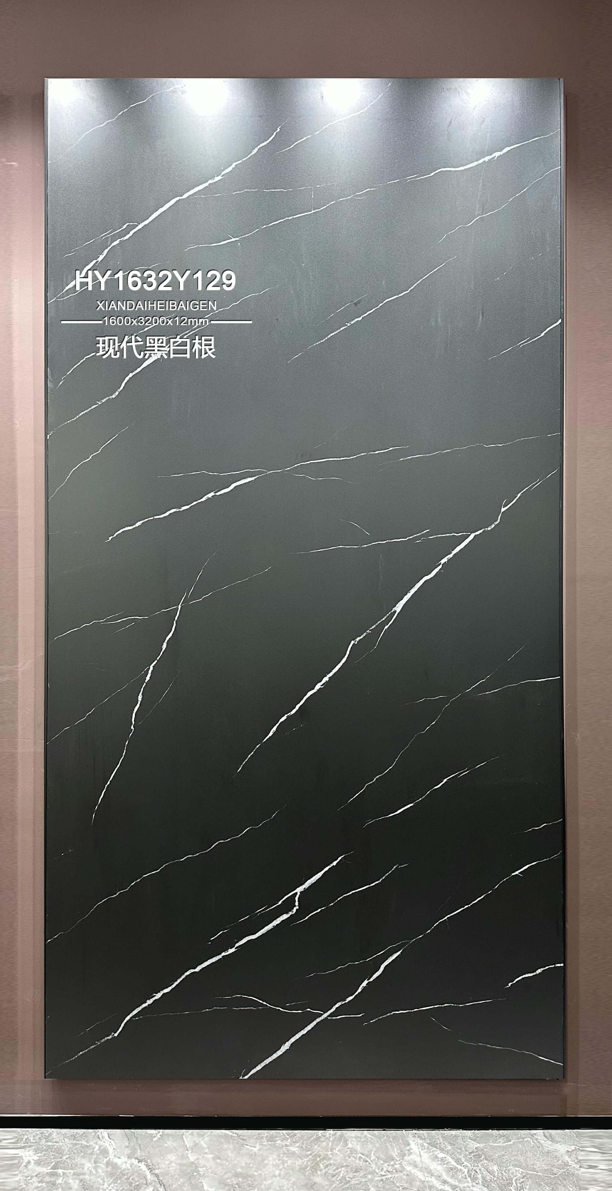 XIAN DAI HEI BAI GEN - صورة حقيقية