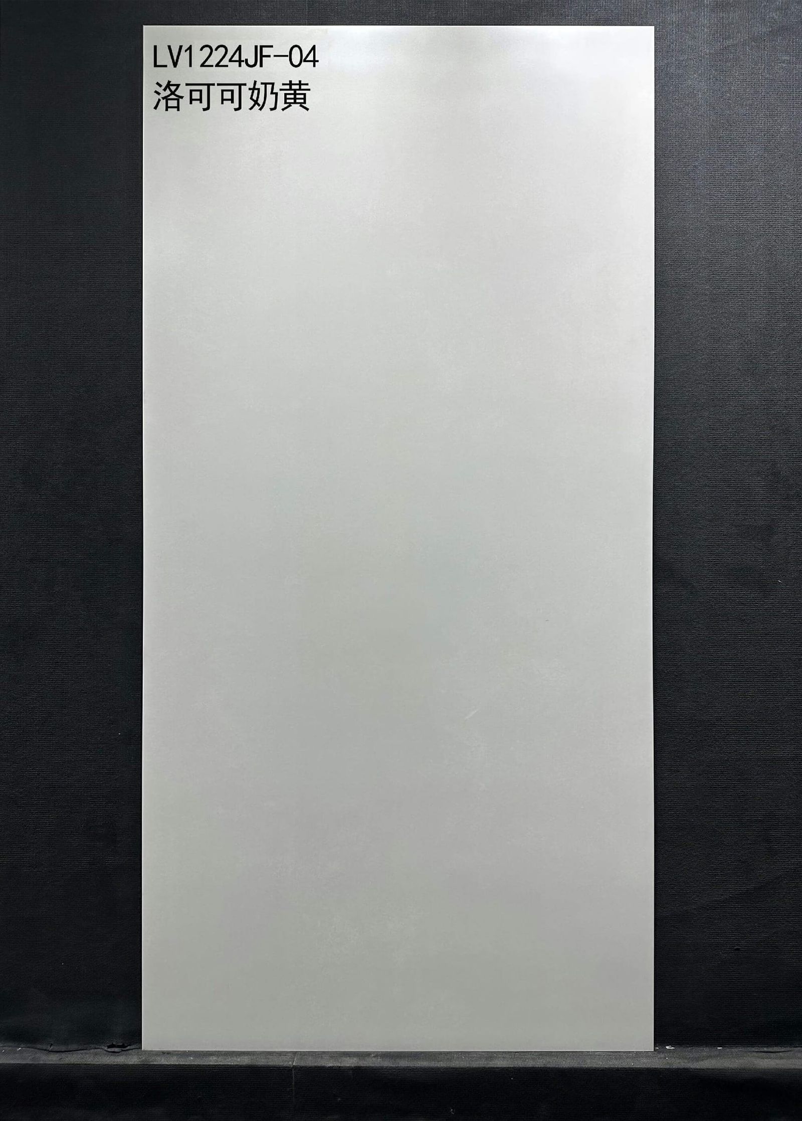 LUO KE KE NAI HUANG - real photo