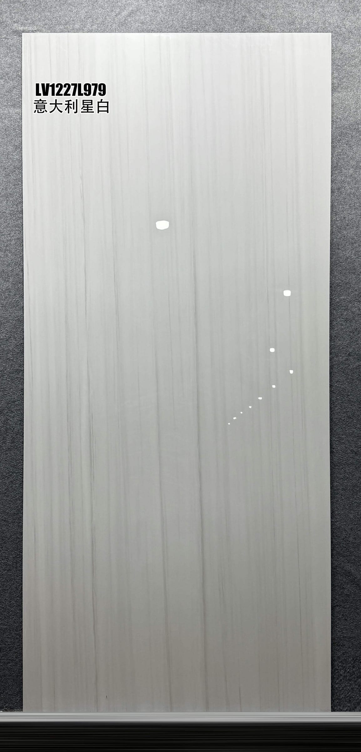 YI DA LI XING BAI - foto real